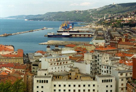 Puerto de Trieste, Italia 0