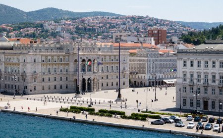 Puerto de Trieste, Italia 🗺️ Foro Europa 1