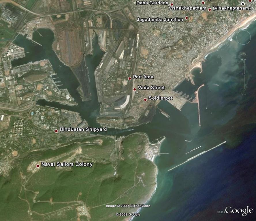 Puerto de Vishakhapatnam, India, base del Comando Naval del Este de la Marina de Guerra.