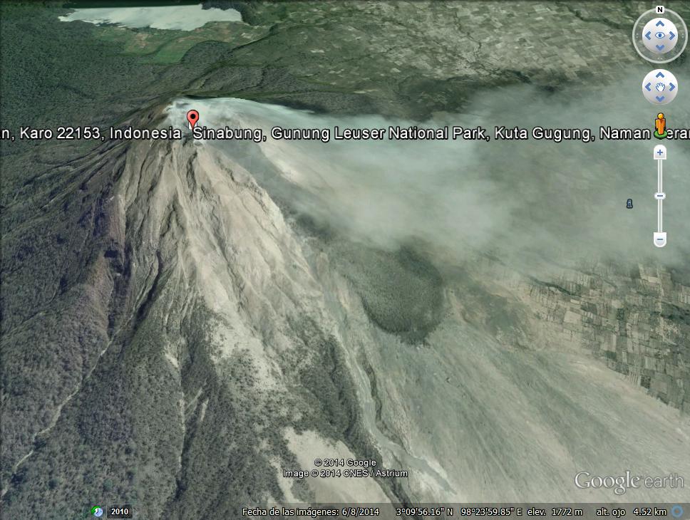 El volcán Sinabung entra en erupción - Indonesia 0