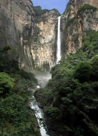 Cañón de Rocas Rojas de la montaña de Yuntai, China 2